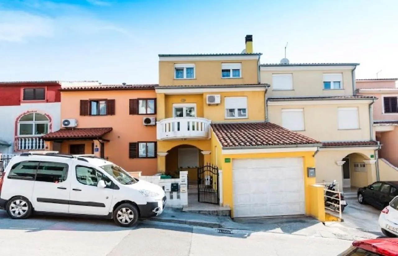 Apartment Emi Pula 0*,  Croatia