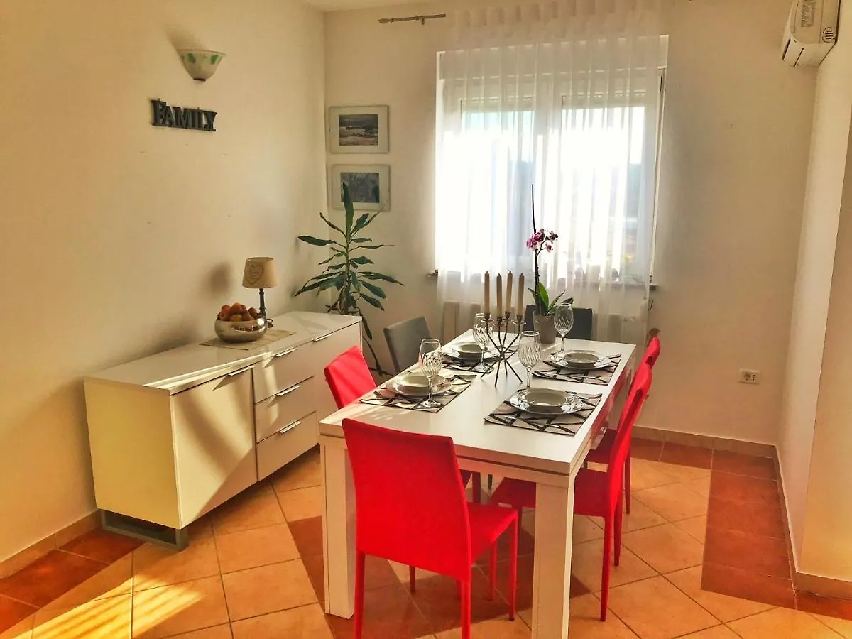 Apartment Emi Pula